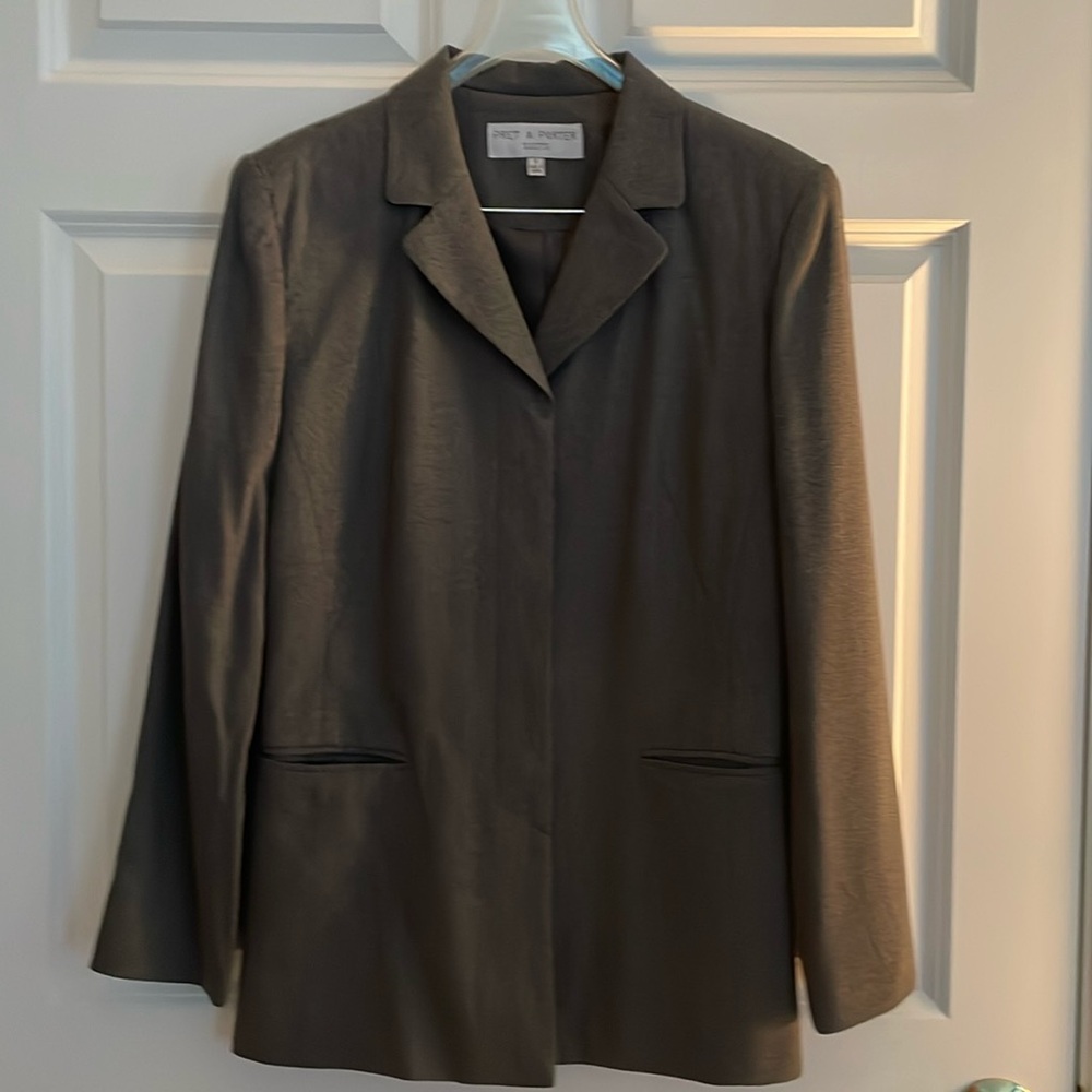Suit - Picture 2 of 5